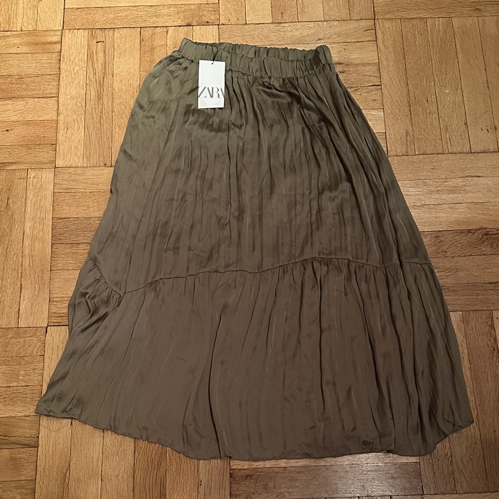 NWT Zara Pleated Maxi Skirt
